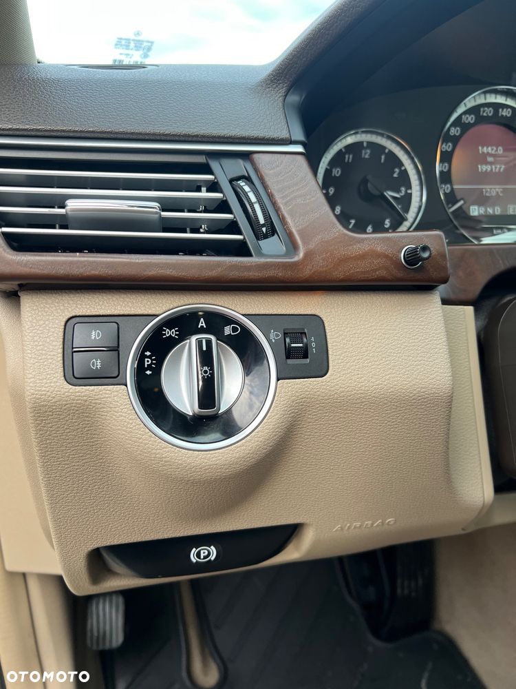 Mercedes-Benz Klasa E 250 CDI DPF BlueEFFICIENCY Automatik Elegance - 21