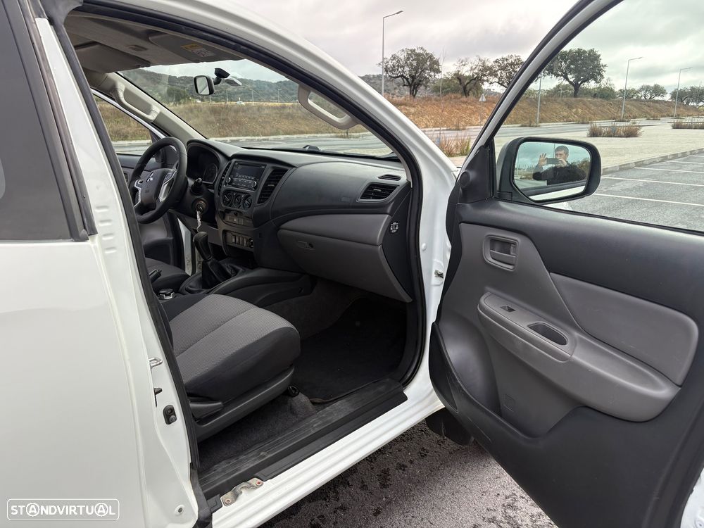 Mitsubishi L200 2.4 DI-D CD Campera Space Cab 3L 4WD - 18