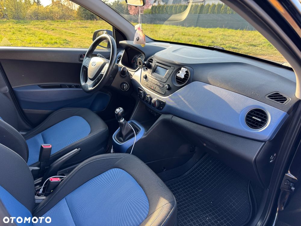 Hyundai i10 1.0 Fifa World Cup Edition - 16