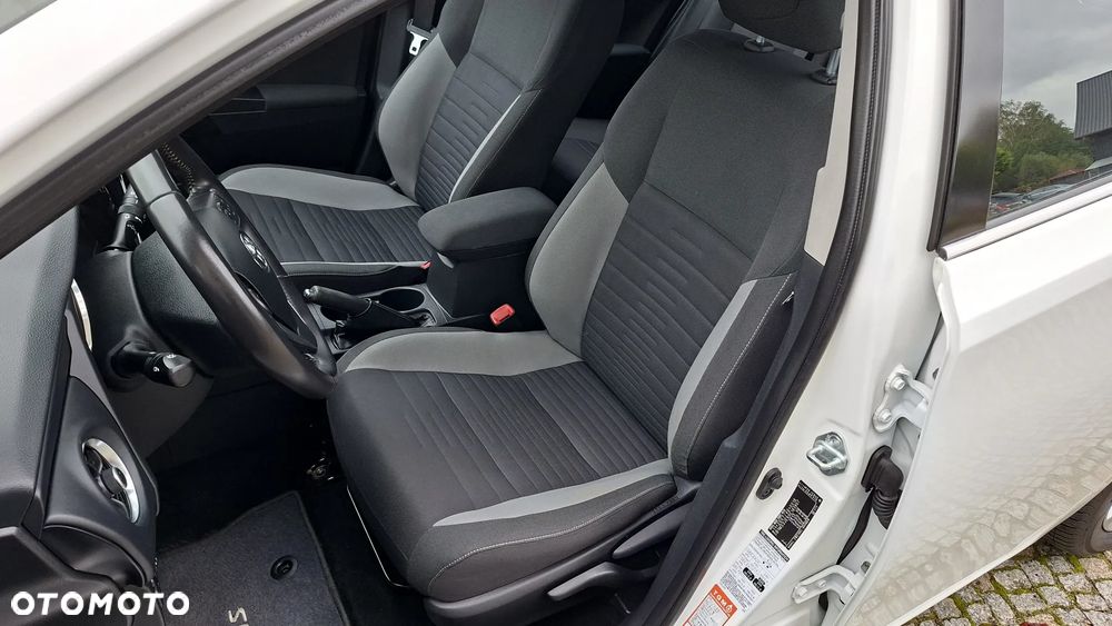 Toyota Auris 1.8 HSD Luna - 23