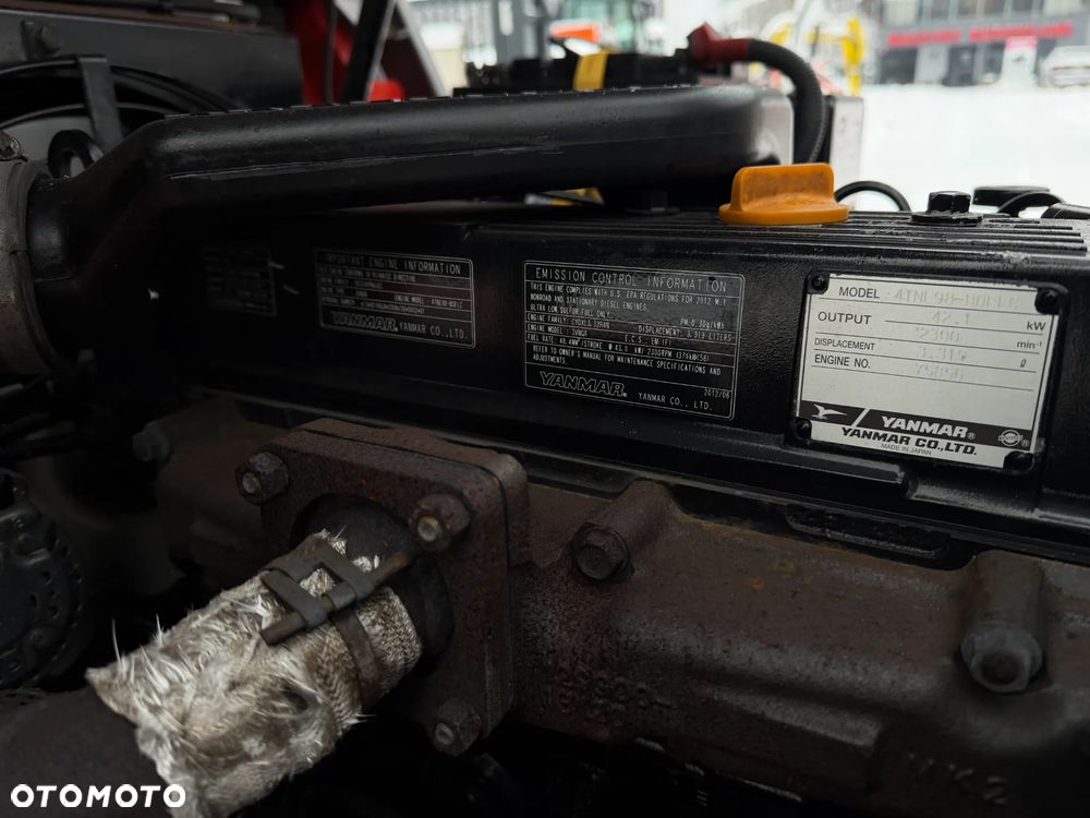 Manitou MI25D Wózek Widłowy 2,5 tony. Posuw Hydrauliczny. Maszt triplex. Wolny skok! Wysokość Podnoszenia 5 metrów. Jak nowy z Salonu. Pochodzi z Norweskiego Gospodarstwa! Aktualne przeglądy DEKRA i serwisy! Opony jak Nowe. Silnik Yanmar. Małe gabarety bardzo zwrotna maszyna! Zero luzów wycieków i zniszczeń. OKAZJA. Pełny ORYGINAŁ! Rok Prod. 2014. Niski przebieg 3300mtg - 22