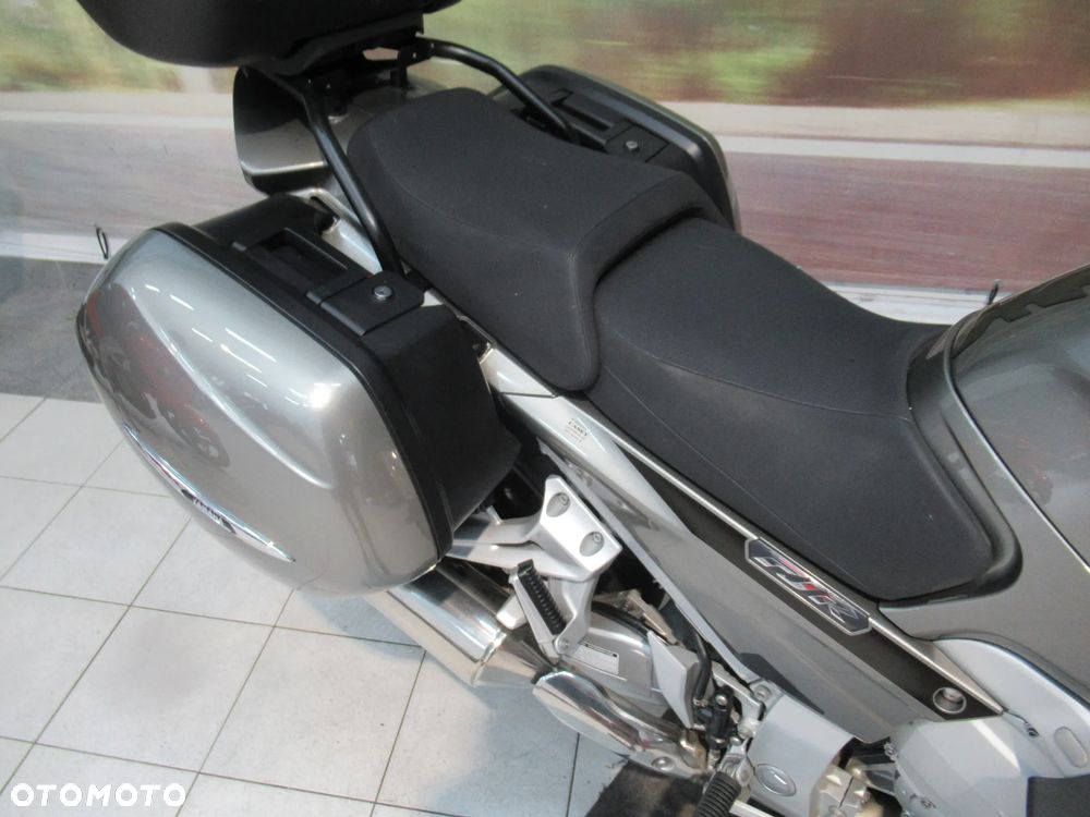 Yamaha FJR - 27