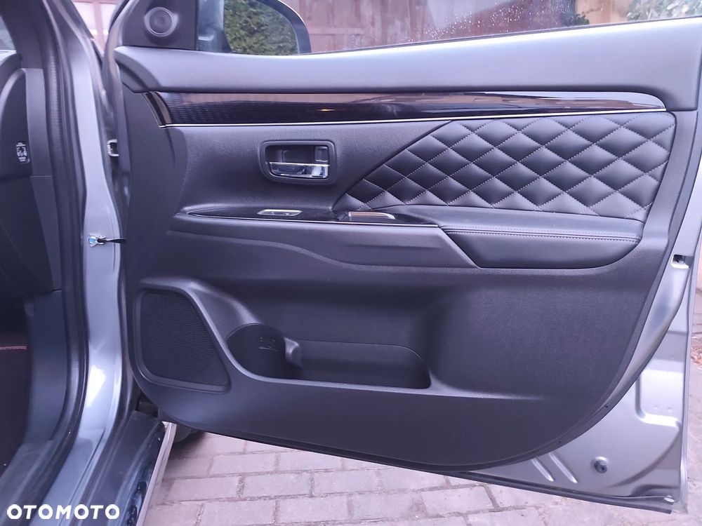 Mitsubishi Outlander - 13