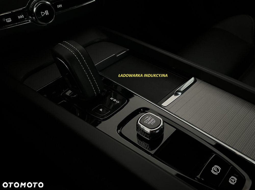 Volvo XC 60 B4 D AWD Plus Dark - 16