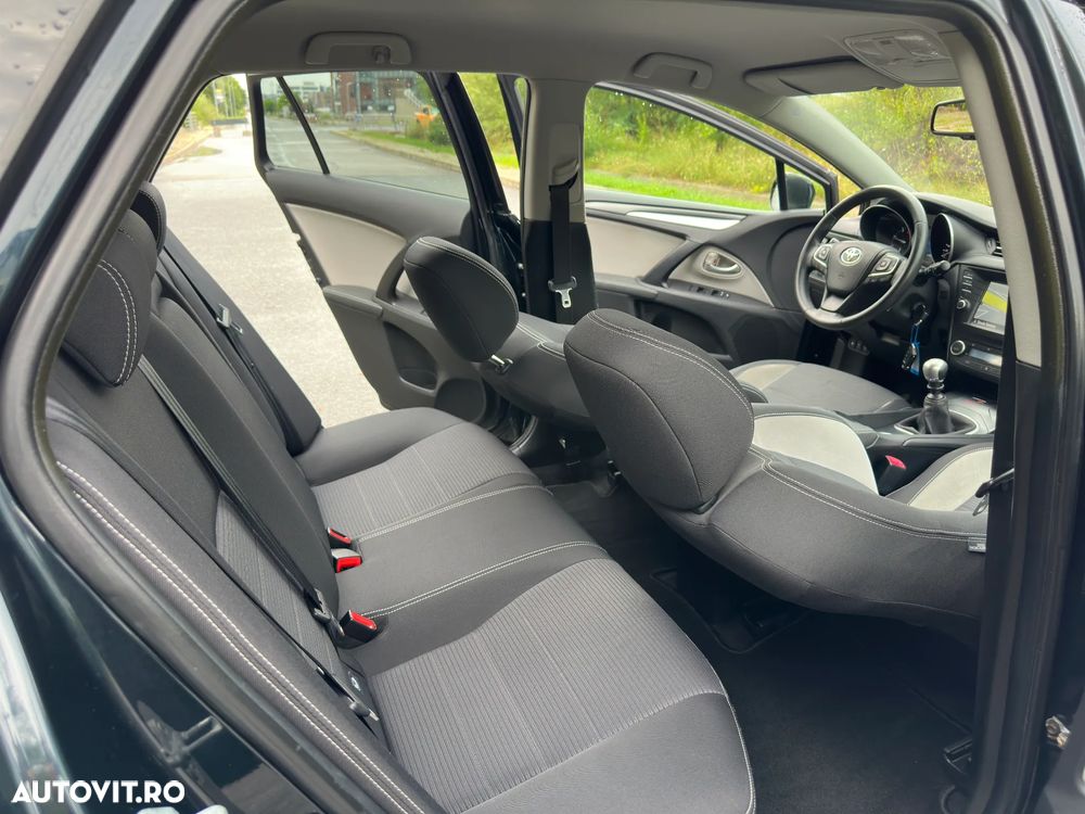 Toyota Avensis Touring Sports 1.6 D-4D Executive - 26