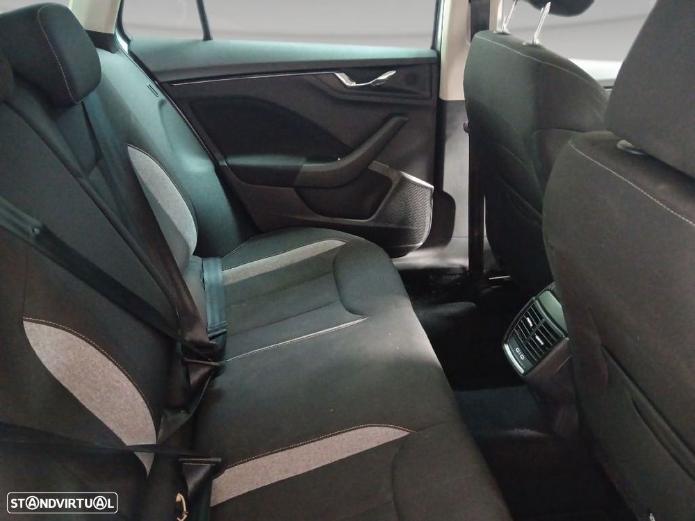 Skoda Kamiq 1.0 TSI DSG - 8