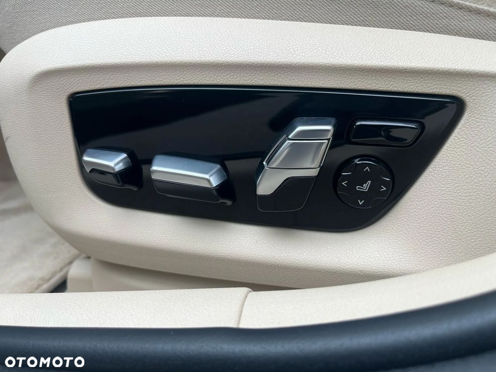 BMW Seria 5 530d Luxury Line - 32