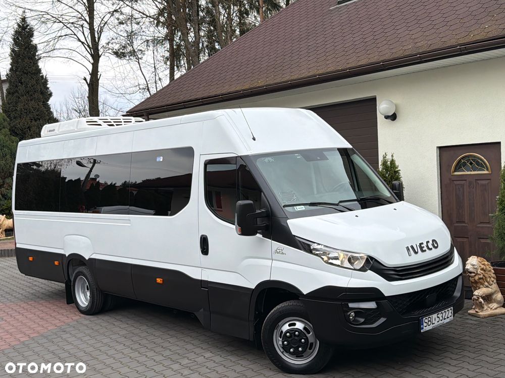 Iveco DAILY AUTOBUS 24 MIEJSCA / PRZEWÓZ OSÓB NIEPEŁNOSPRAWNYCH / KLIMA POSTOJOWA / WEBASTO / TELEWIZOR / LEDY W ŚRODKU KOLOROWE / Salon Polska/ Nowe Opony/Jak Nowe/Mały Przebieg/ - 1