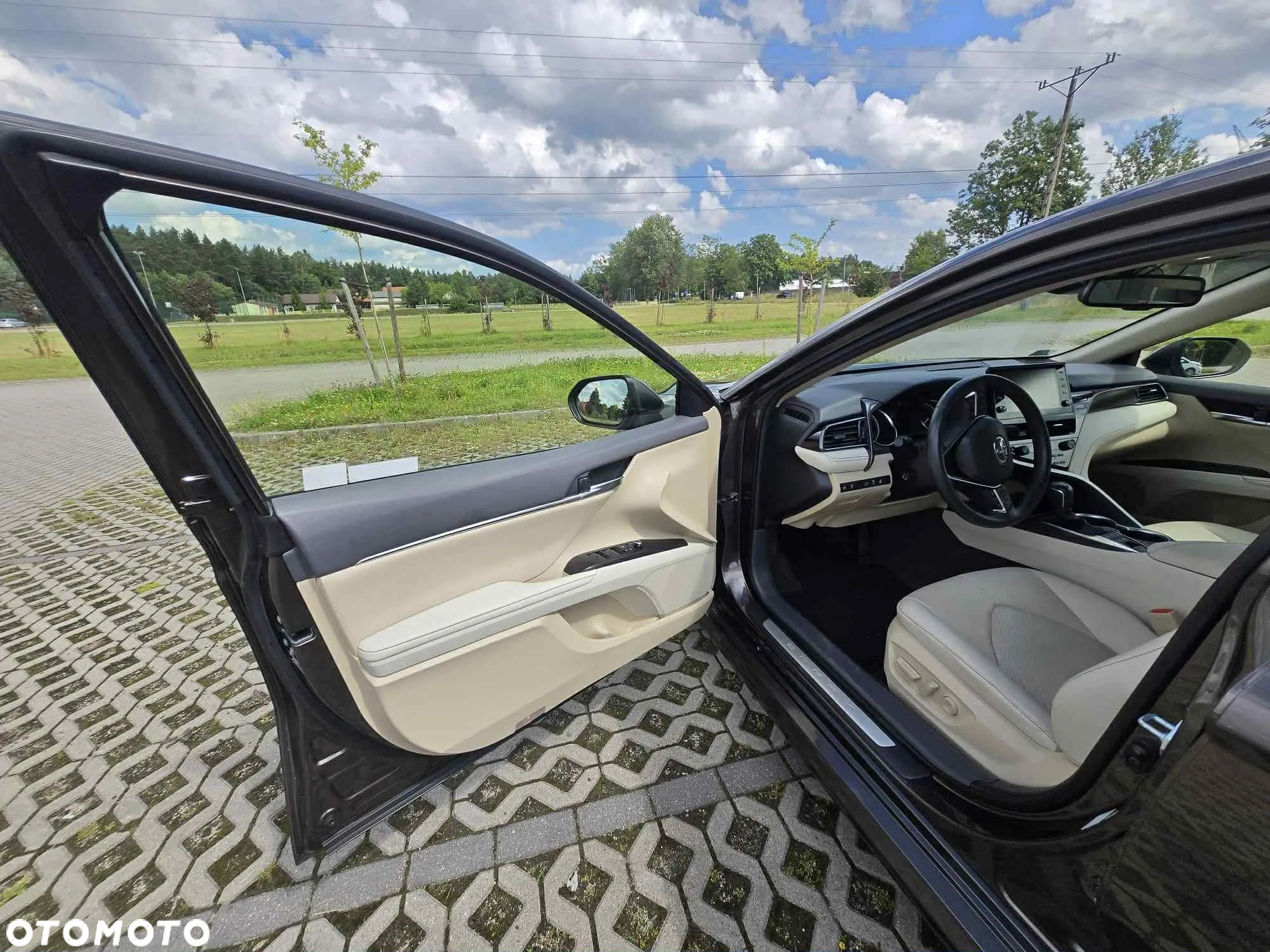 Toyota Camry 2.5 Hybrid Executive CVT - 11