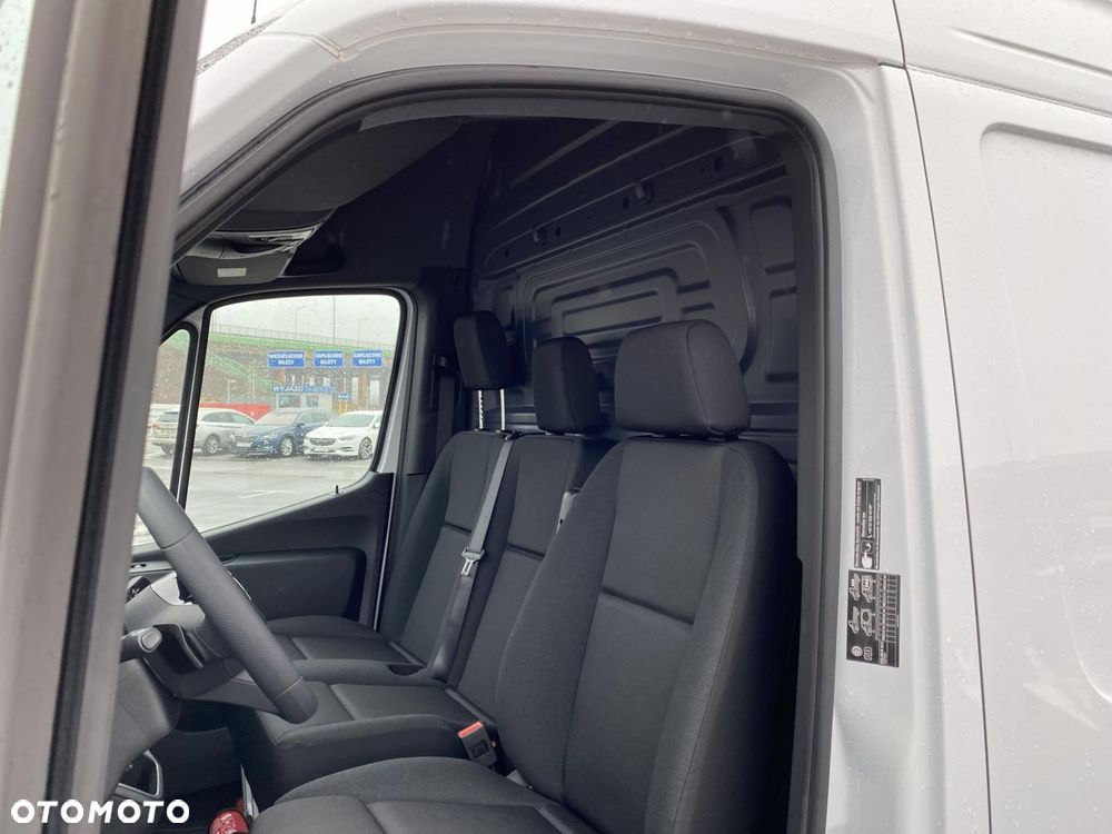 Mercedes-Benz Sprinter - 11
