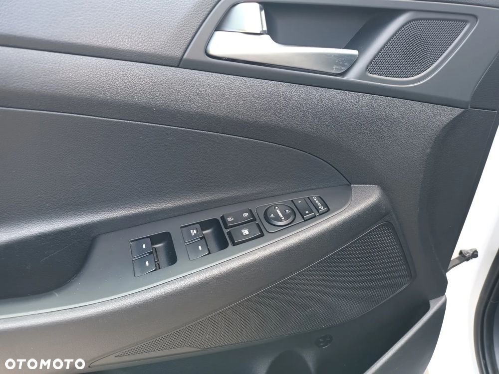 Hyundai Tucson 1.6 GDI BlueDrive Style 2WD - 16