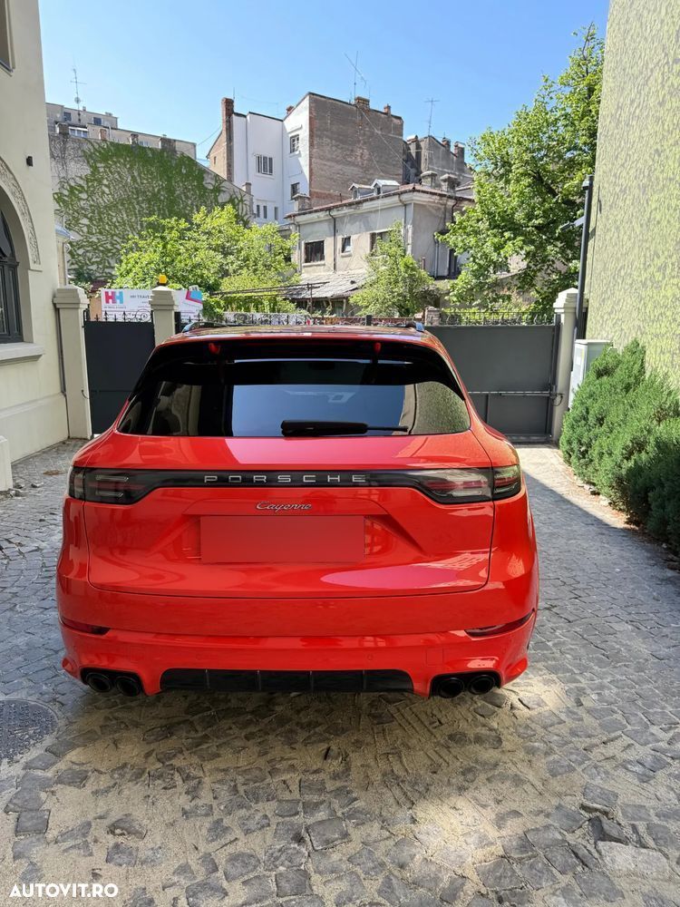 Porsche Cayenne - 1