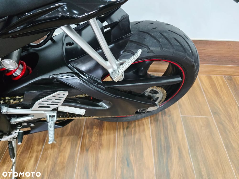 Yamaha R6 - 11