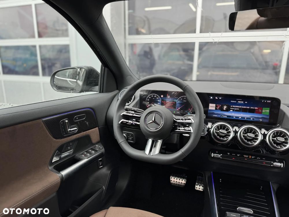Mercedes-Benz GLA 200 AMG Line - 14