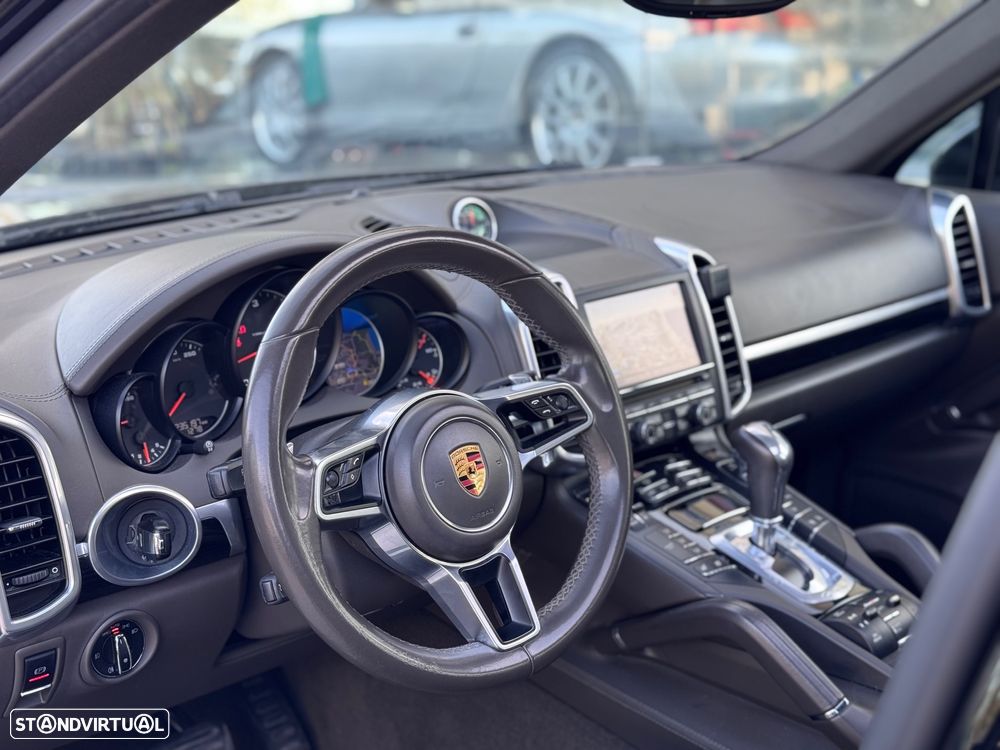 Porsche Cayenne - 5
