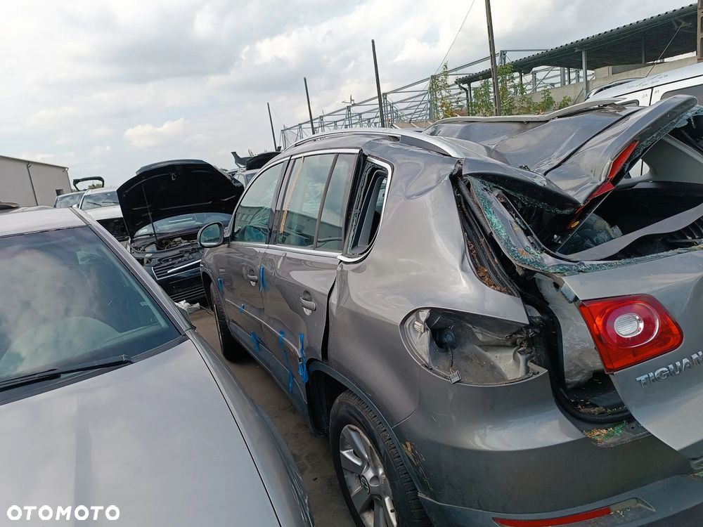VW Tiguan 4x4 4motion z silnikiem 2.0 Tdi ozn CBAB i skrzynia manualna 6 biegów Lakier kod LD7S - 5
