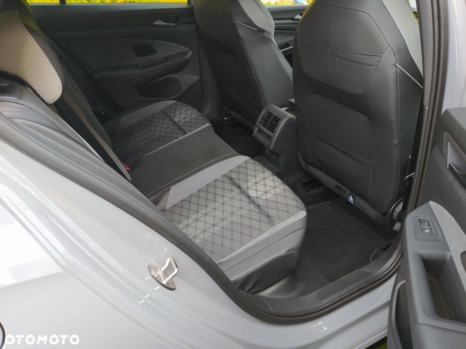 Volkswagen Golf 1.5 eTSI mHEV R-Line DSG - 8