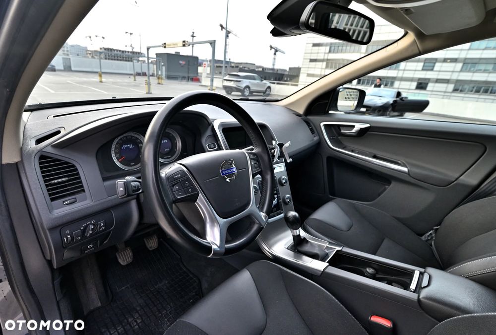 Volvo XC 60 D4 Momentum - 16