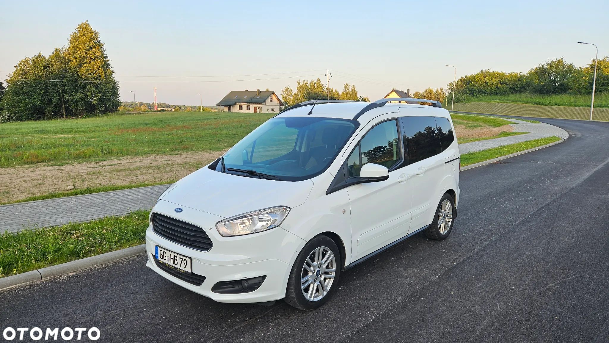 Ford Tourneo Courier 1.0 EcoBoost S&S Titanium - 1