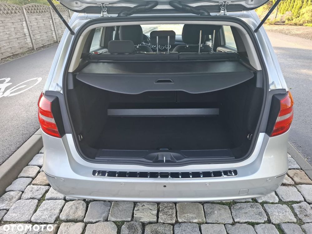 Mercedes-Benz Klasa B 180 - 16