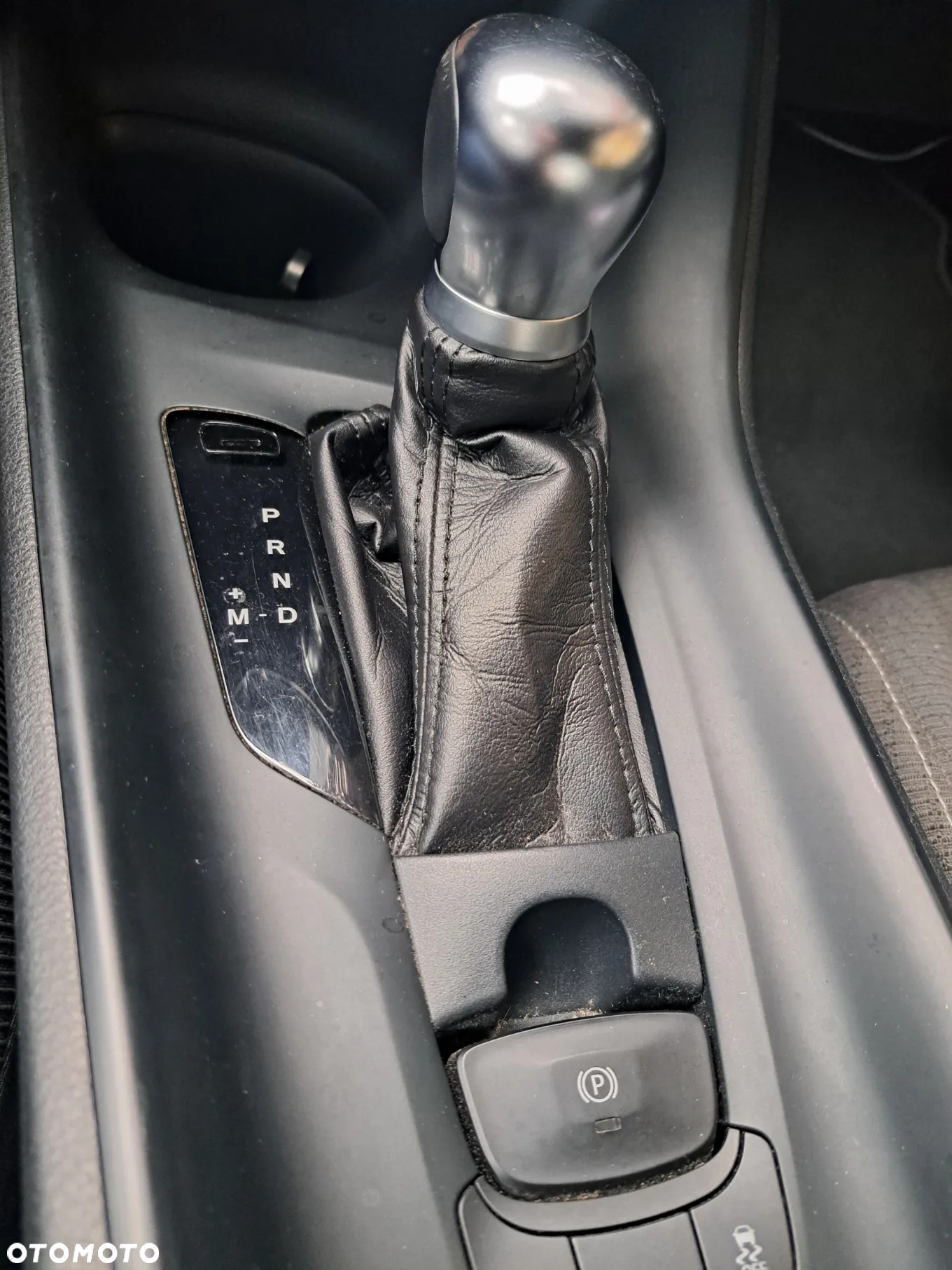Toyota C-HR 1.2 T Premium CVT - 8