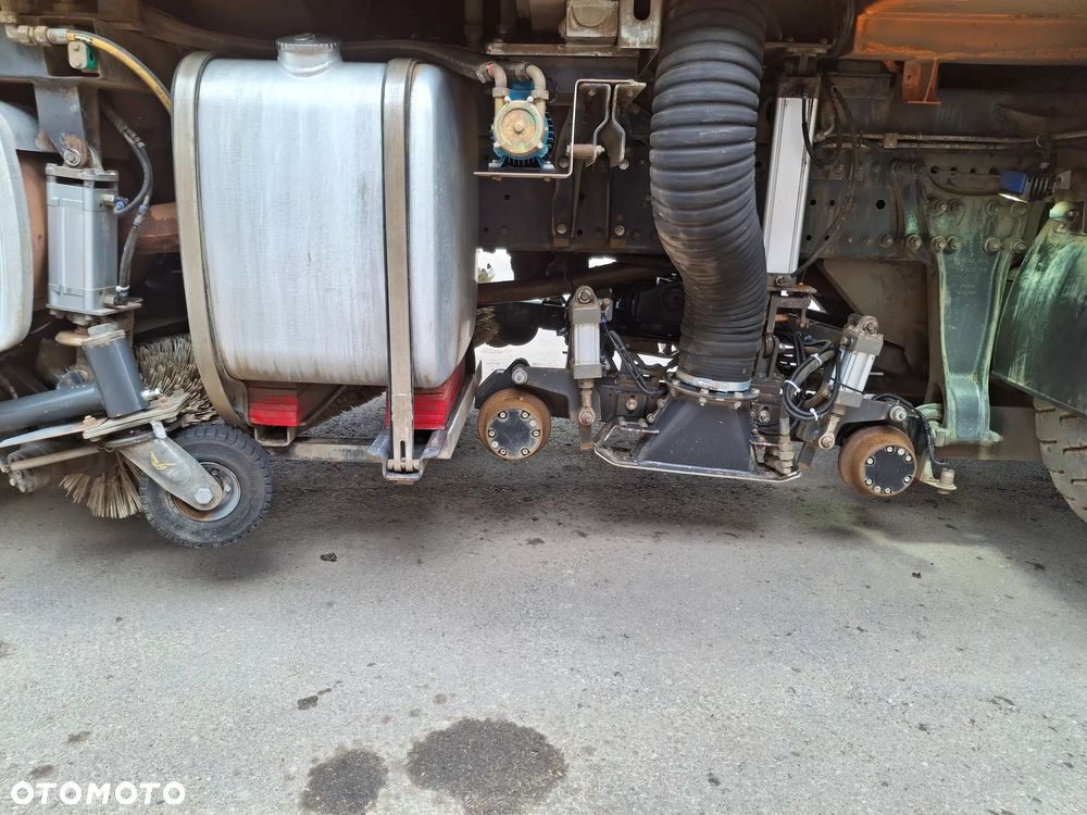 Mercedes-Benz Axor 1823 Zamiatarka Do Szyn Kolejowych Pojazd Szynowo Drogowy Czyszenie Szyn Torów Kolejowych - 5