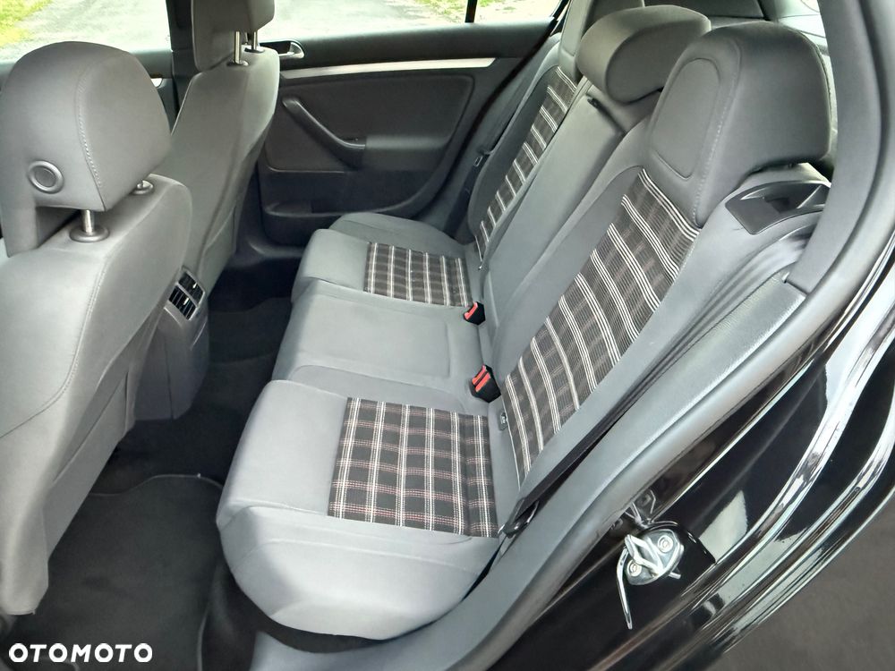 Volkswagen Golf 2.0 GTI DSG - 25