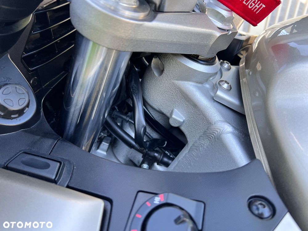 Yamaha FJR - 28