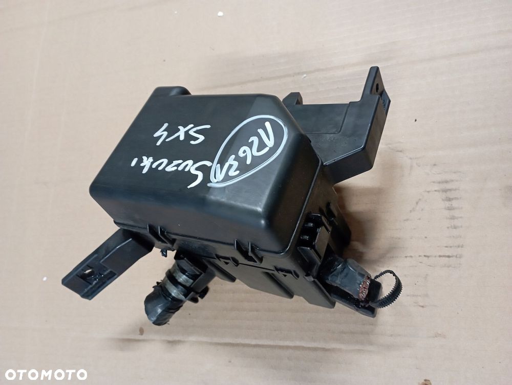 SUZUKI SX4 FIAT SEDICI poj. 1.9 DDiS 2006-13 SKRZYNKA BEZPIECZNIKÓW PUSZKA - 1
