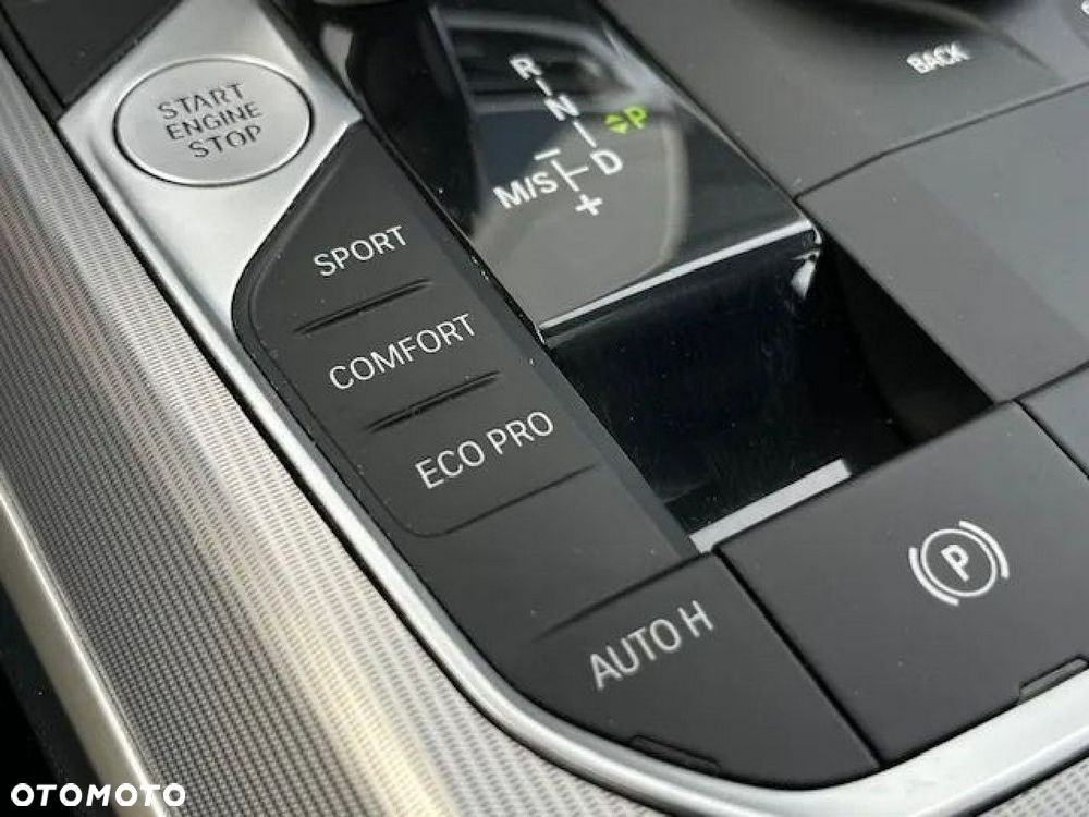 BMW Seria 3 318d Sport Line - 25