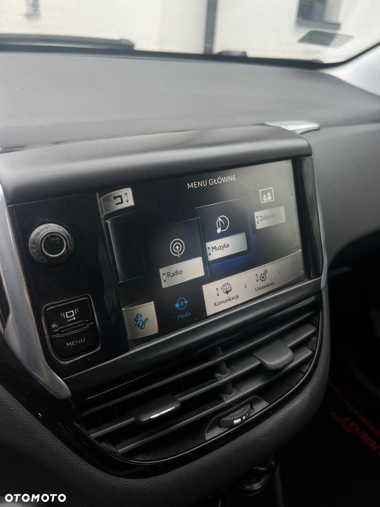 Peugeot 208 - 19