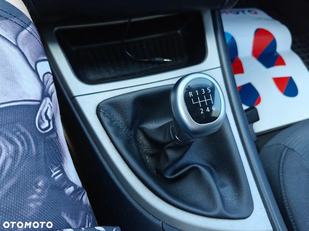 BMW Seria 1 120i - 23