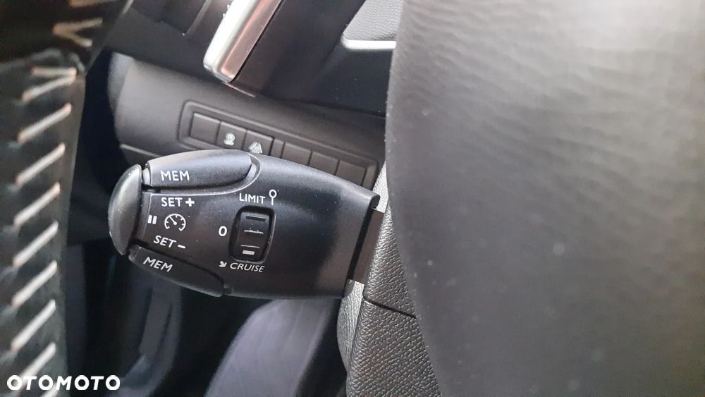 Peugeot 308 1.5 BlueHDi Active Pack Business S&S EAT8 - 37