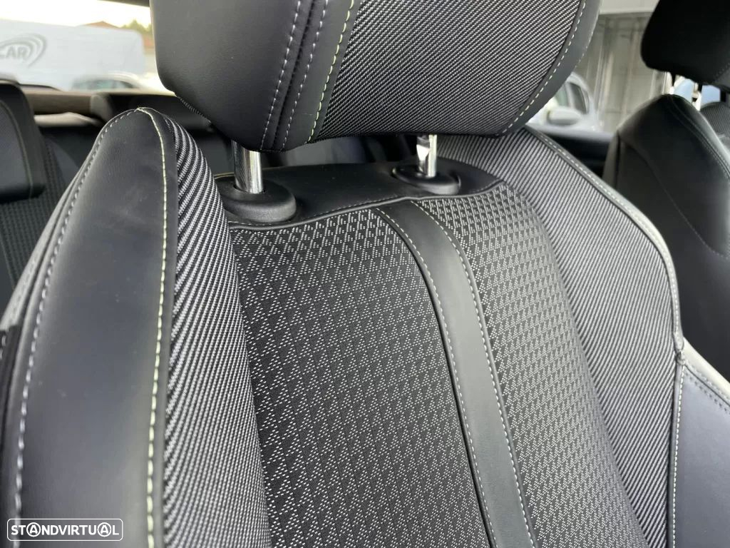 Peugeot 2008 1.2 PureTech GT Line EAT8 - 22
