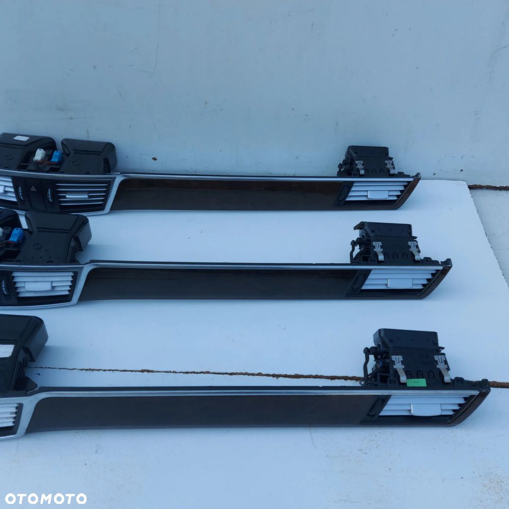 LISTWA OZDOBNA DEKOR W DESKE KRATKI NAWIEWU MERCEDES C W205 ORYGINAL DEMONTAZ 212680XX71 2126800271 2126801427 - 5
