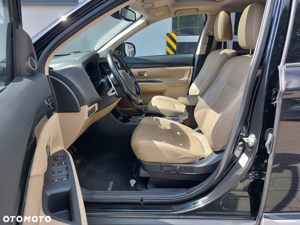 Mitsubishi Outlander - 10
