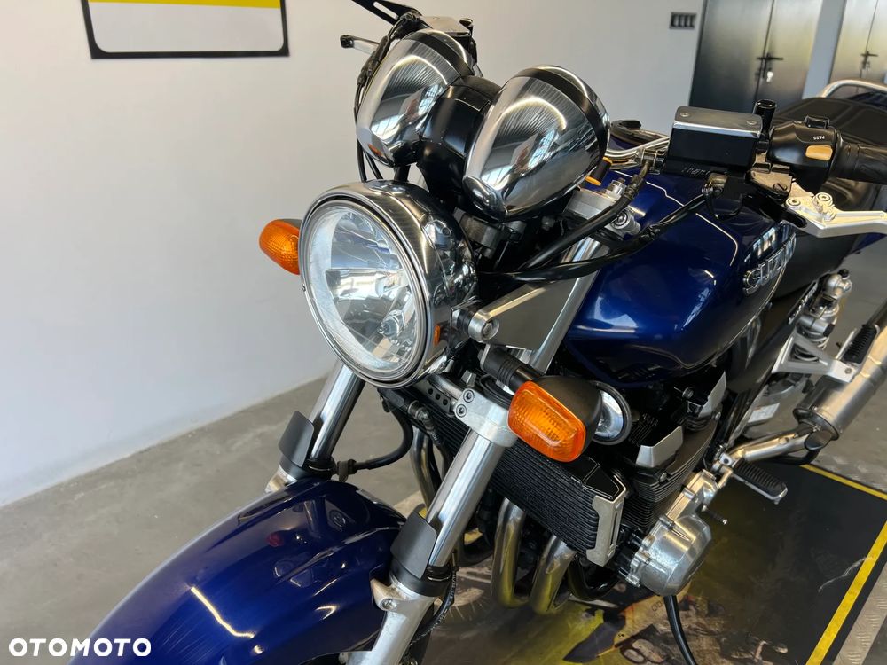 Suzuki GSX - 11