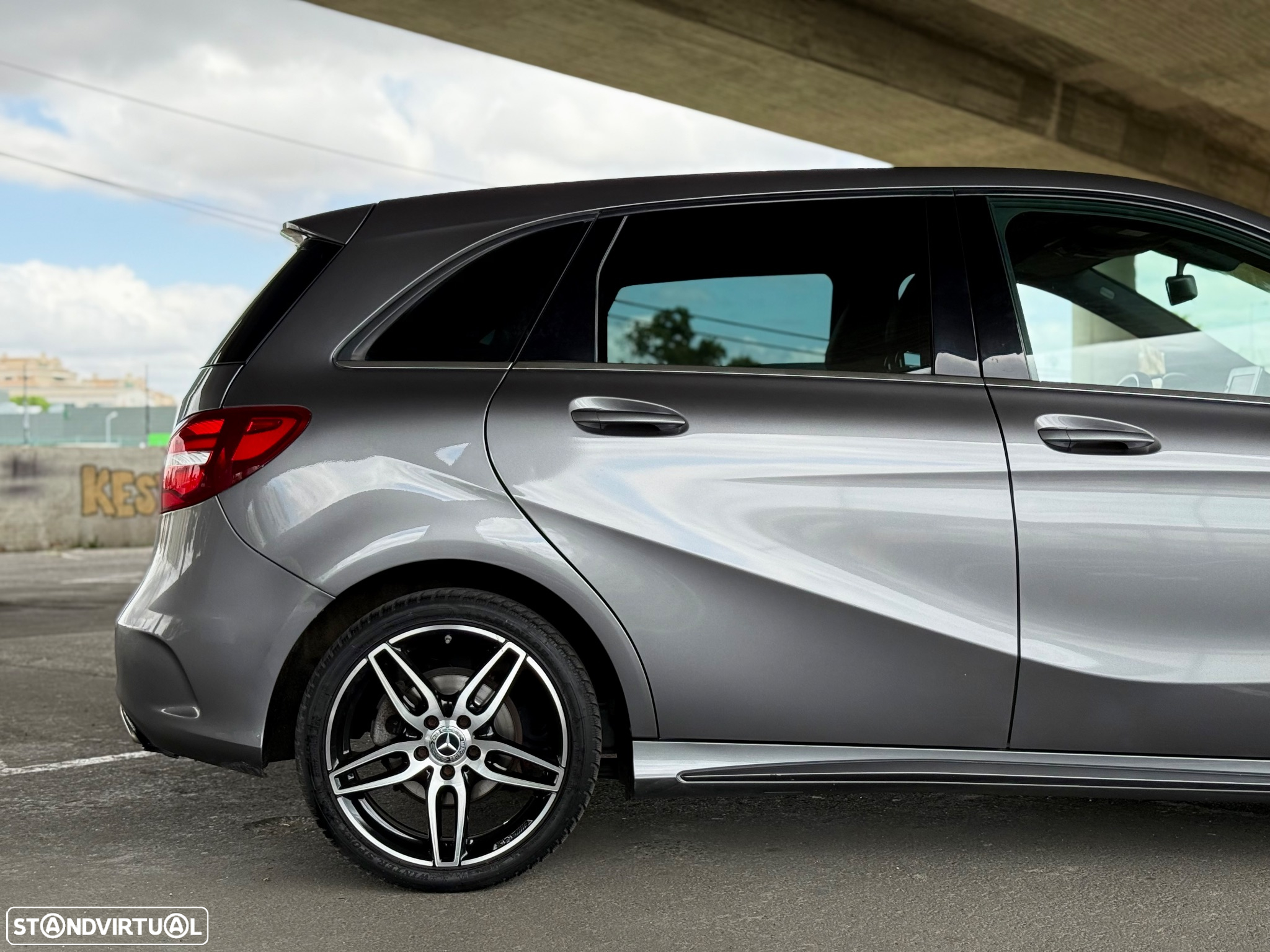 Mercedes-Benz B 180 d AMG Line - 14
