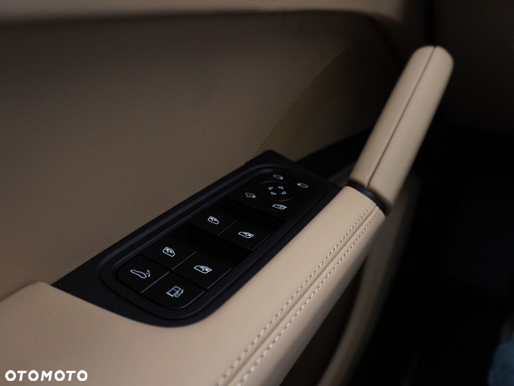 Porsche Cayenne E-Hybrid PHEV Black Edition - 37