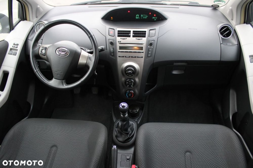 Toyota Yaris - 32