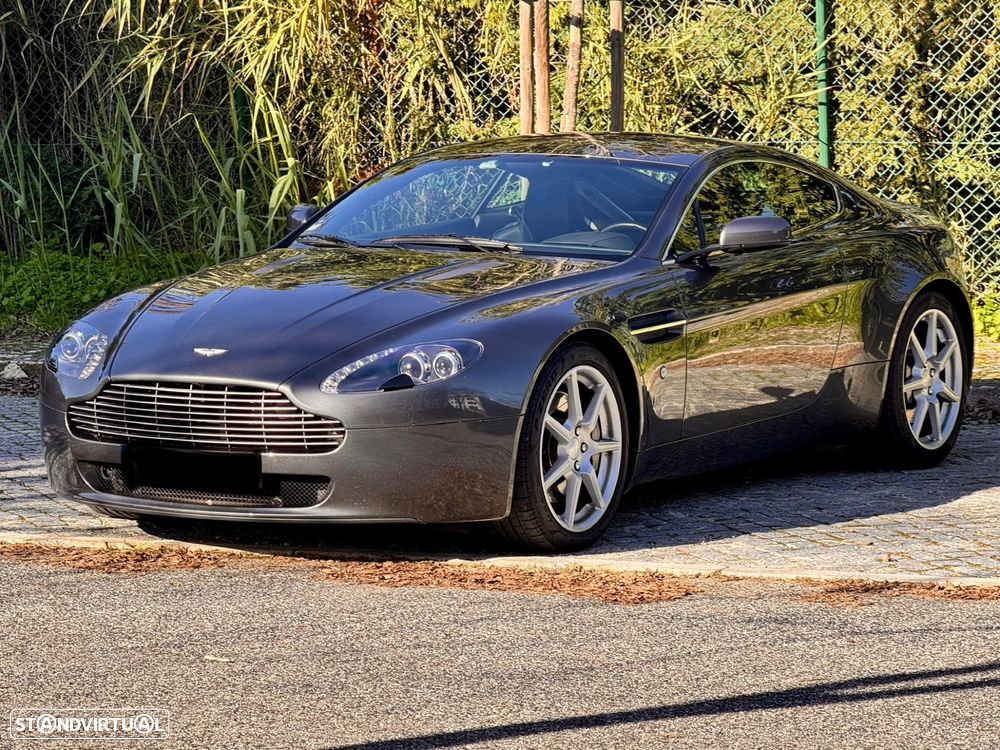 Aston Martin Vantage Coupe - 1