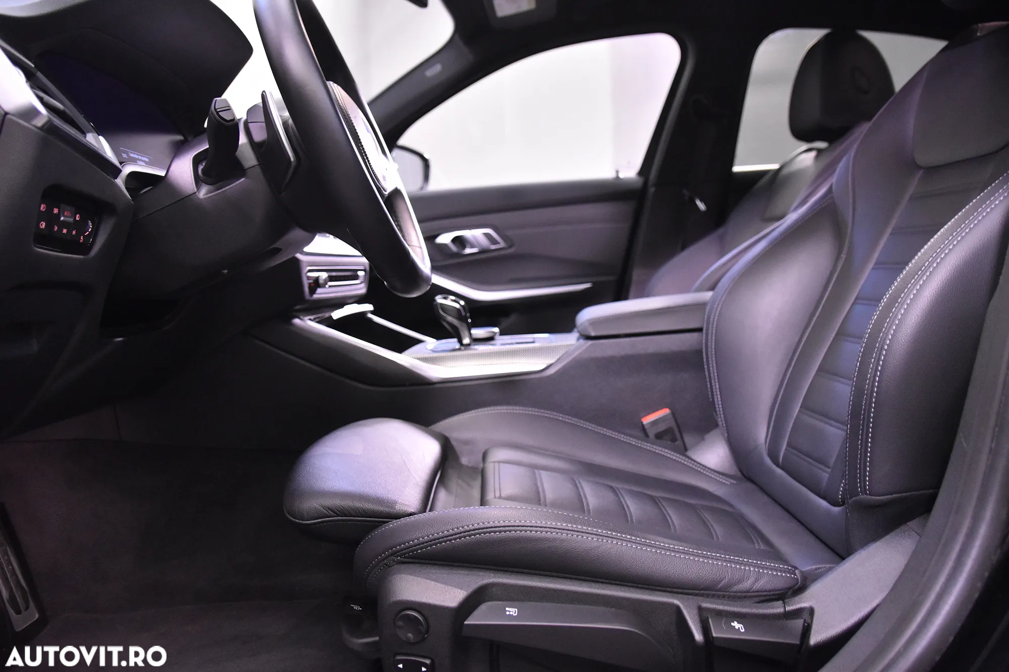 BMW Seria 3 330i AT M Sport - 24