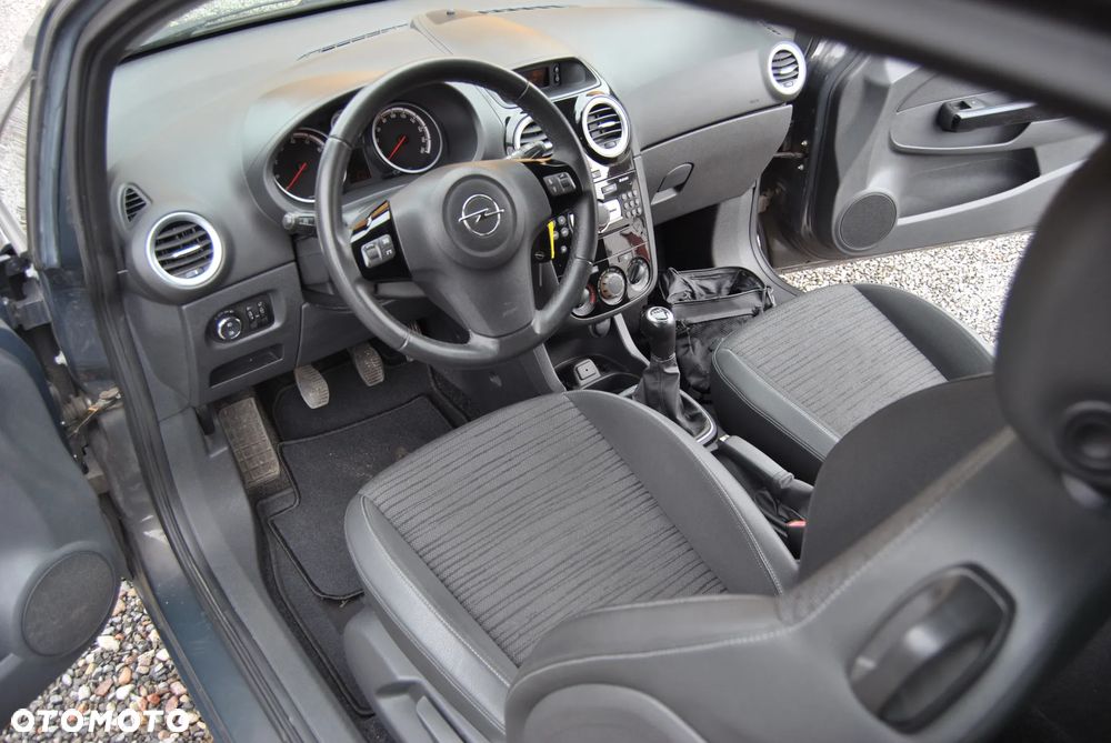 Opel Corsa 1.4 Cosmo - 3