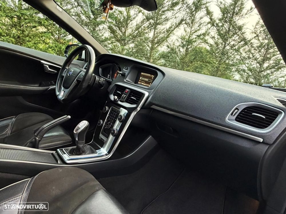 Volvo V40 D2 R Design - 16