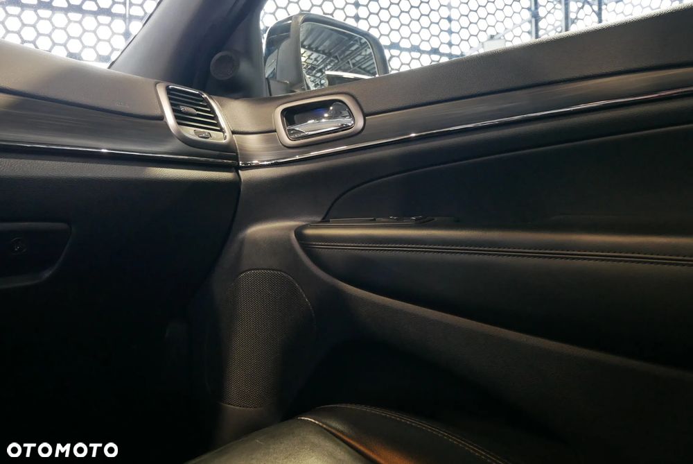 Jeep Grand Cherokee - 26