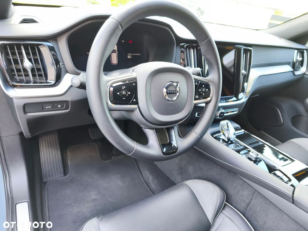 Volvo V60 T8 AWD Plus Dark - 18