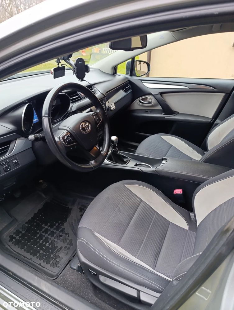 Toyota Avensis 1.8 Comfort - 10