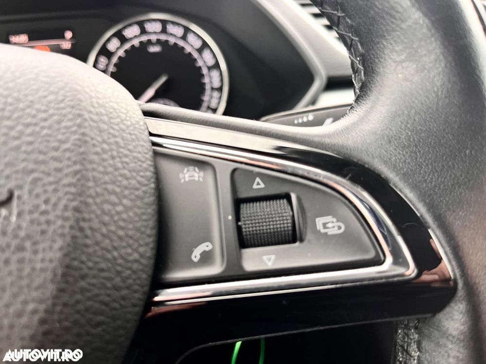 Skoda Superb 2.0 TDI DSG Sportline - 25