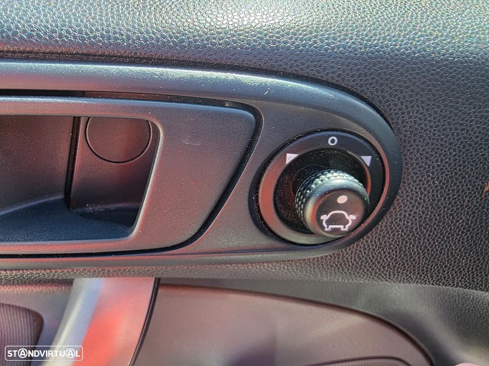 Ford Fiesta 1.25 Techno - 23