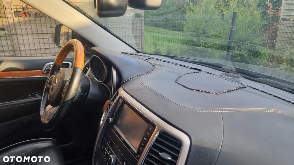 Jeep Grand Cherokee - 22